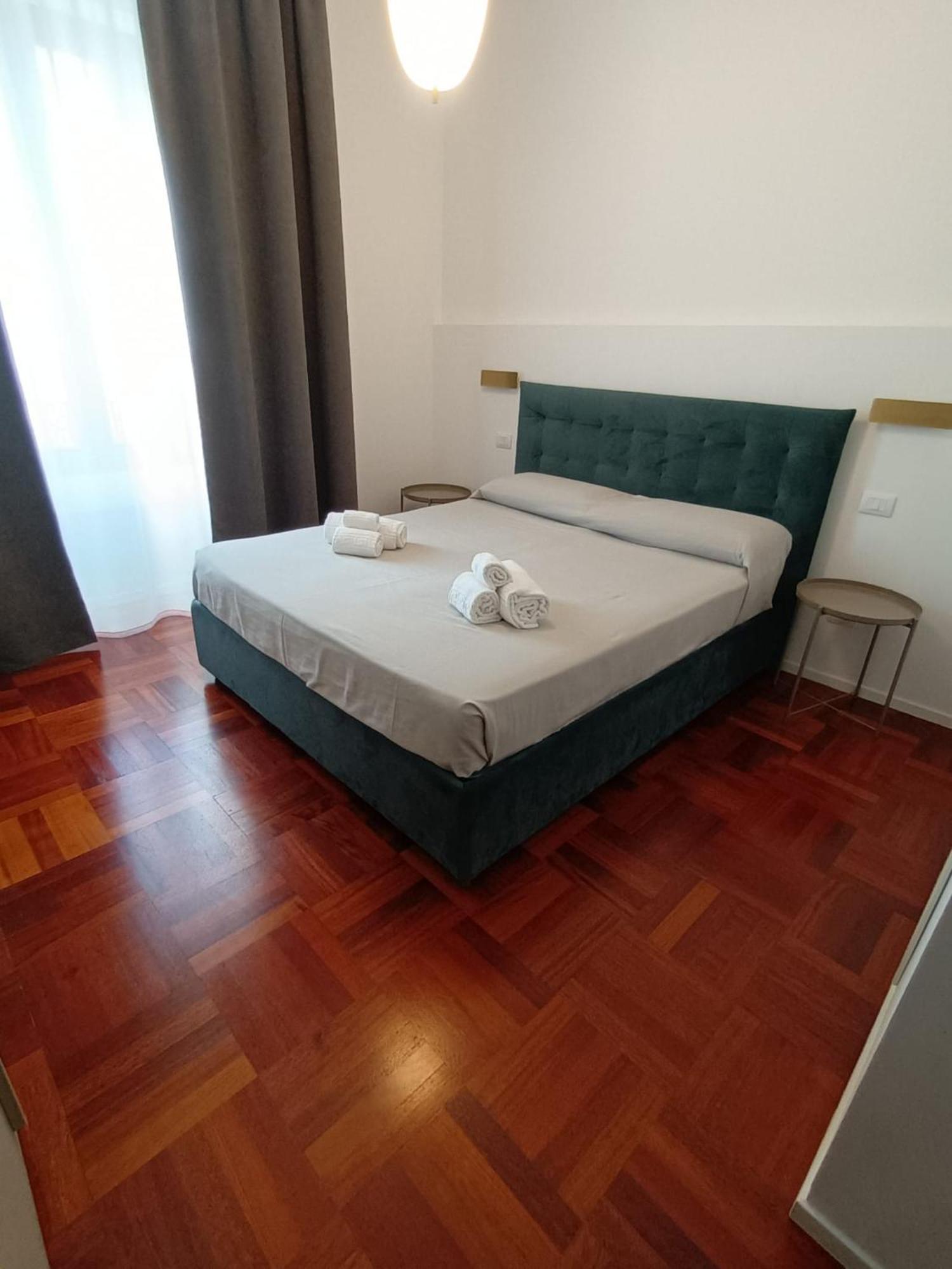 B&Bari, Via Crollalanza, Le Case Di Aurelia Guesthouse Exteriör bild